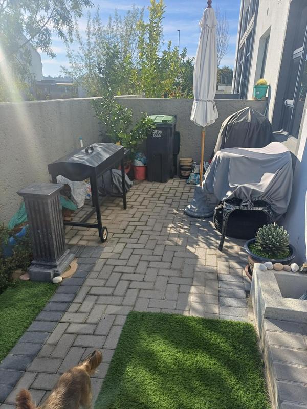 1 Bedroom Property for Sale in Buhrein Western Cape